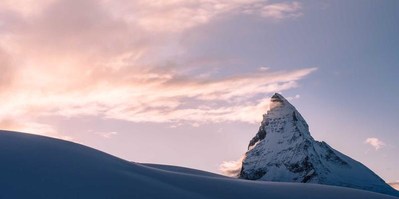 新视野咨询：运用SWOT与波特五力等战略工具，驱动企业运营优化与领导力发展