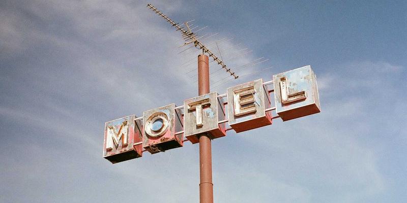 管理咨询如何赋能企业增长：运营优化、战略规划与企业培训的三维驱动