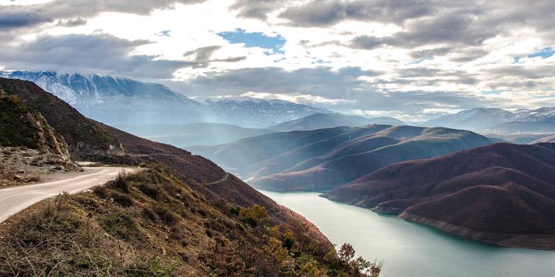 管理咨询如何赋能家族企业：以战略规划与领导力发展驱动治理现代化与代际传承